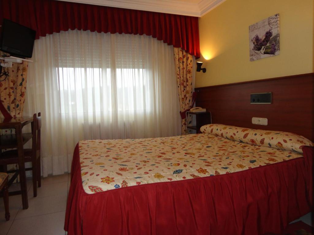 Hotel Garcas Lavacolla Quarto foto